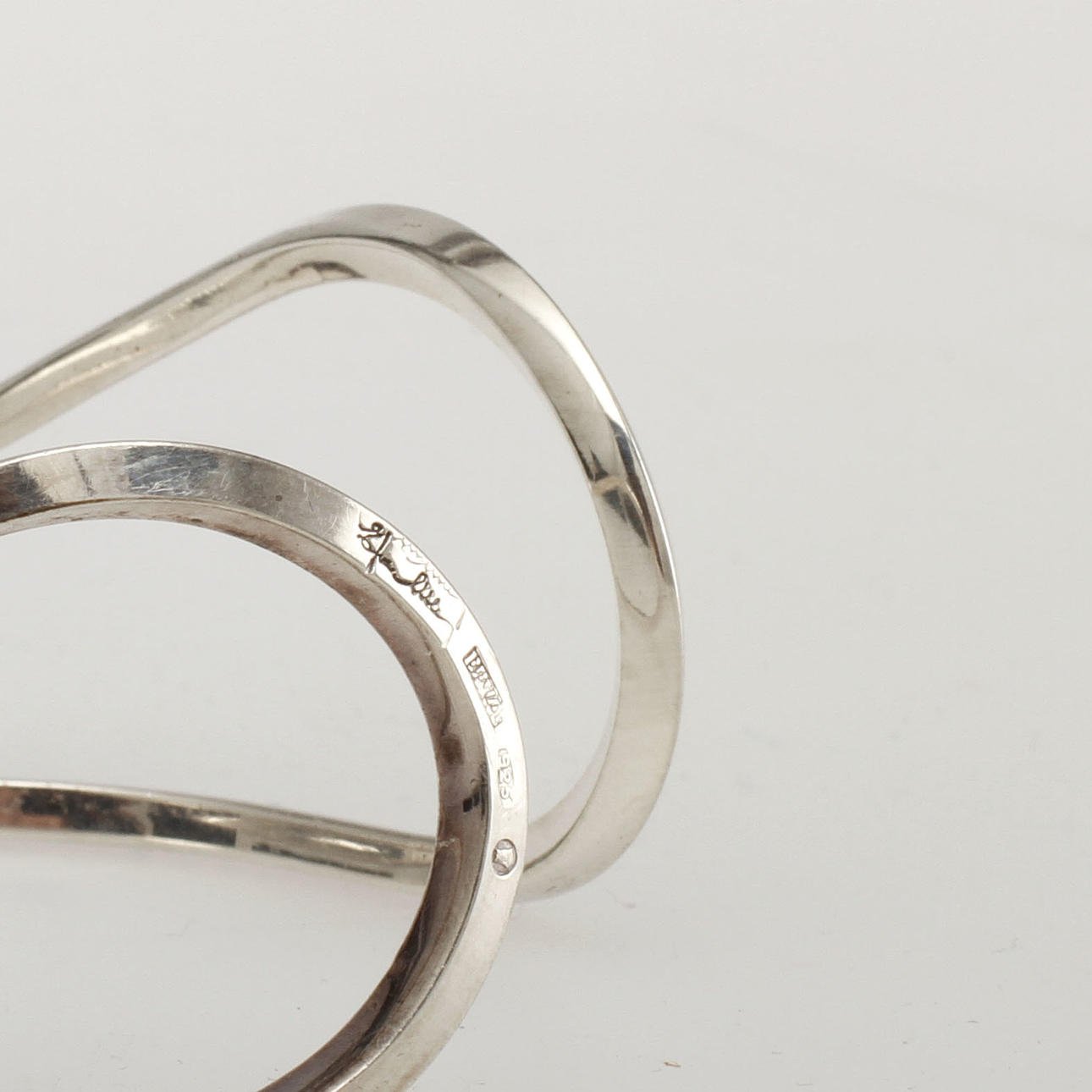 EFVA ATTLING armbånd i sølv 925s "Loop Cuff"