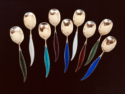 Dessert skje ii forgylt sølv med emalje ulike farger Ottar Hval Sølvbestikk