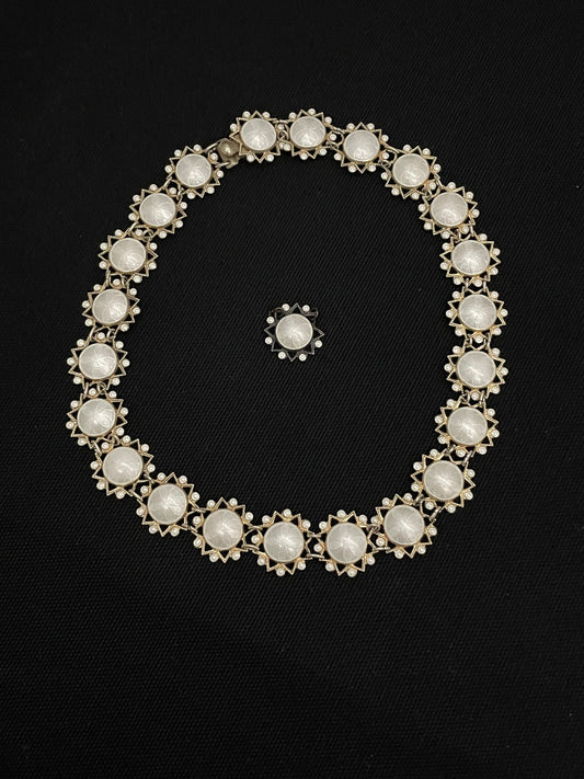 Halssmykke i forgylt sølv og emalje av Arne Nordlie i 925s