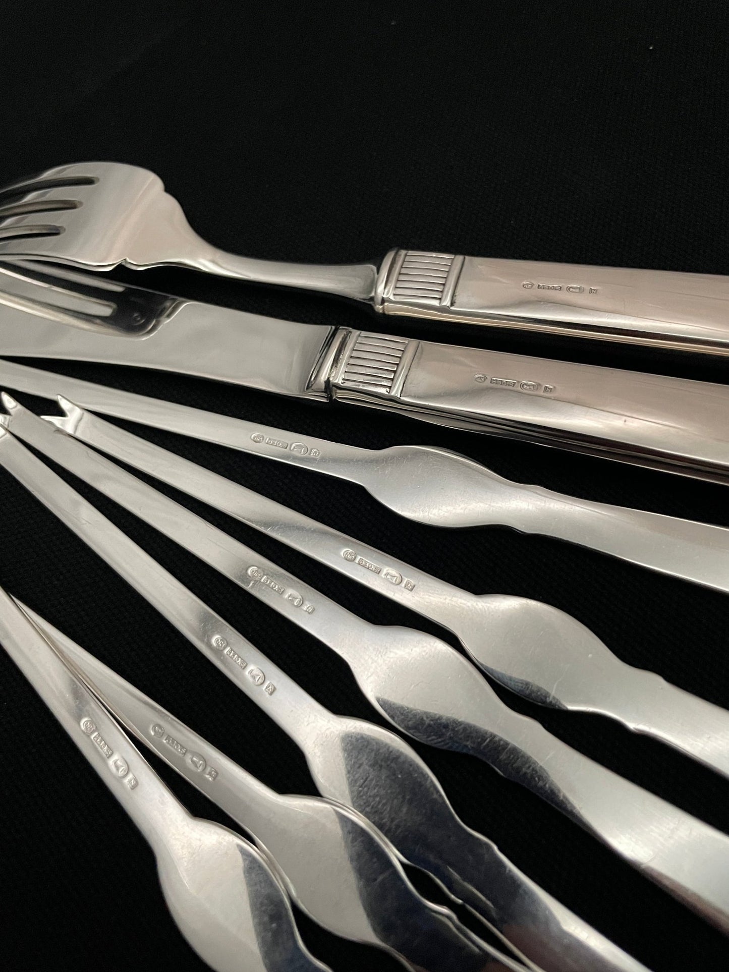 Prins Harald Sølvbestikk Hummer gaffel Fiskebestikk bakside