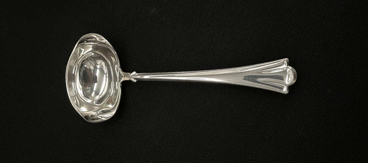 Lilje sølv liten sauseøse 13.0 cm i 830s av Magnus Aase og Th Olsens Eftf