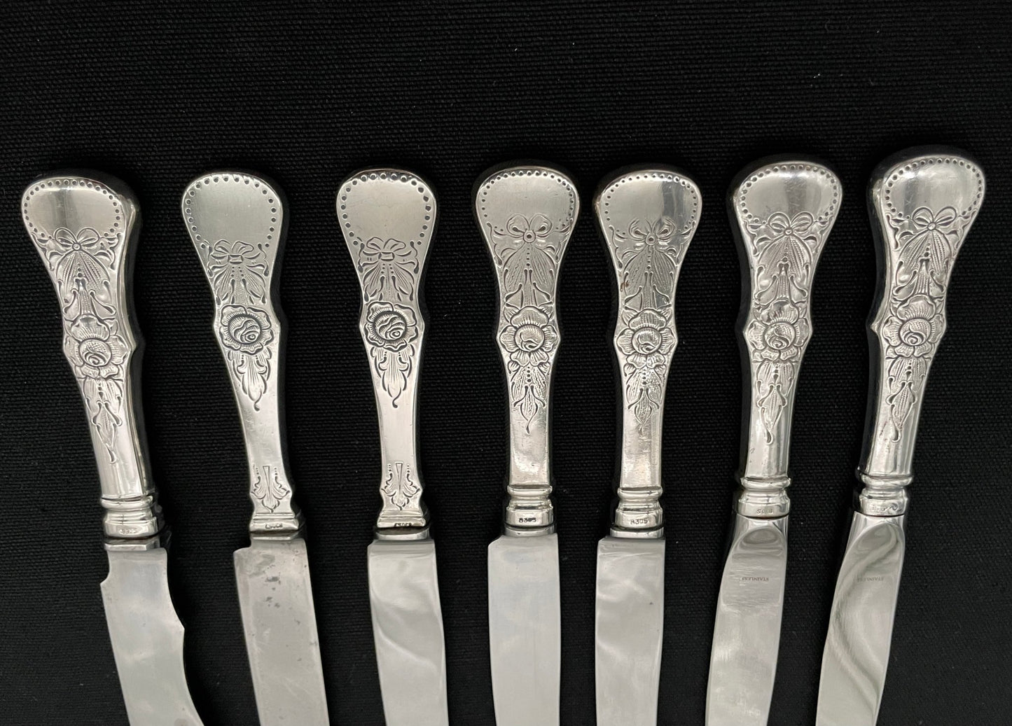 Flat Rose knivar i silver i många varianter, alla i 830-tal