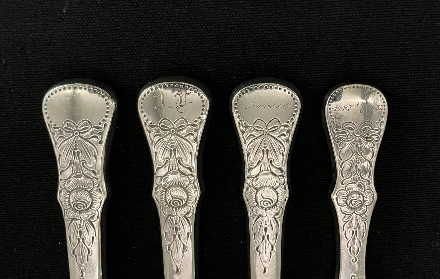 Flat Rose silver cutlery, large knives I 830s