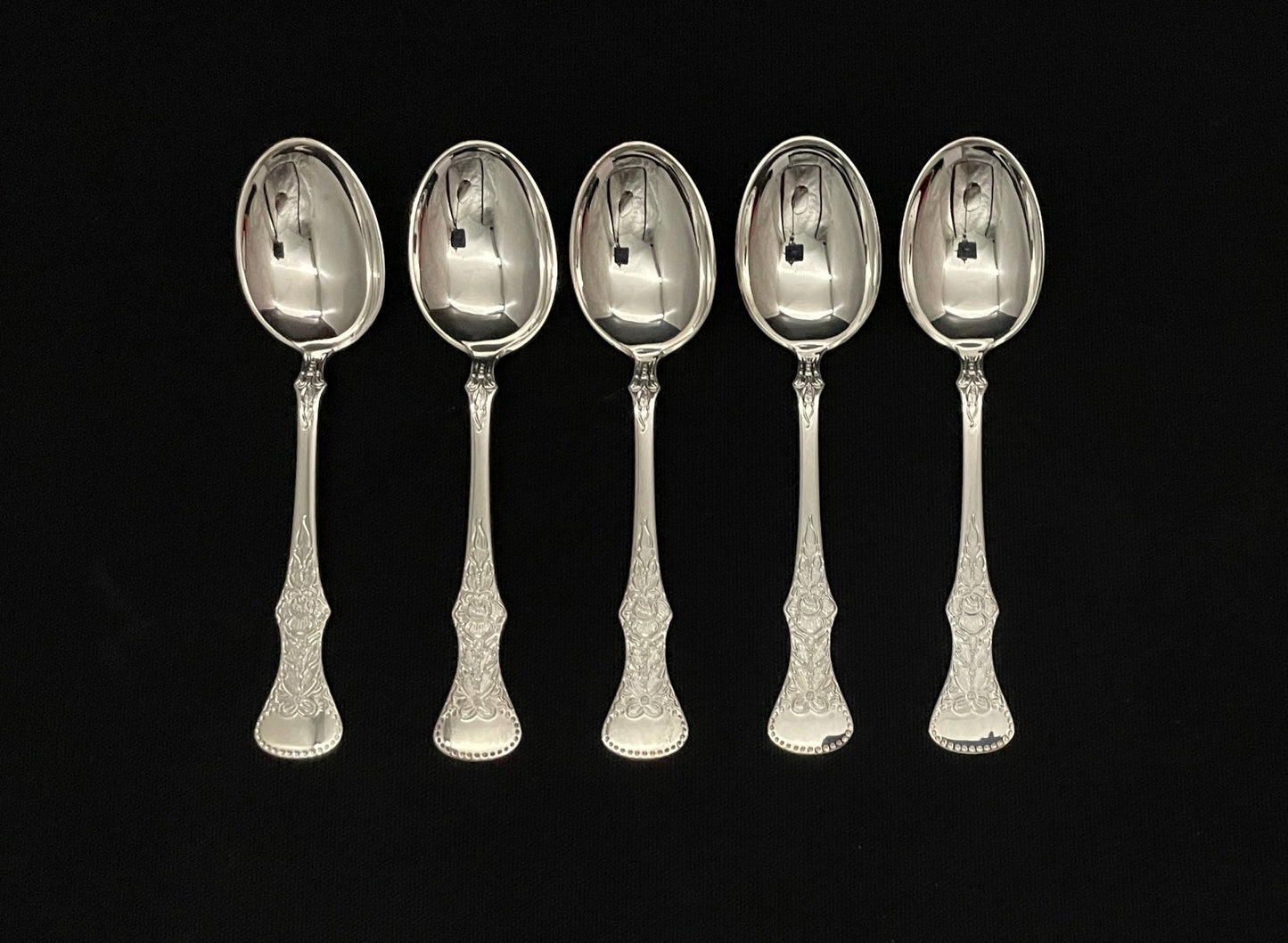 Flat Rose silver dessertskedar på 830-talet av Th Olsens Eftf