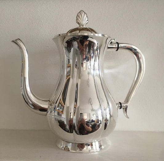 Silver coffee set with sugar bowl and cream jug in the 830s by David Andersen.