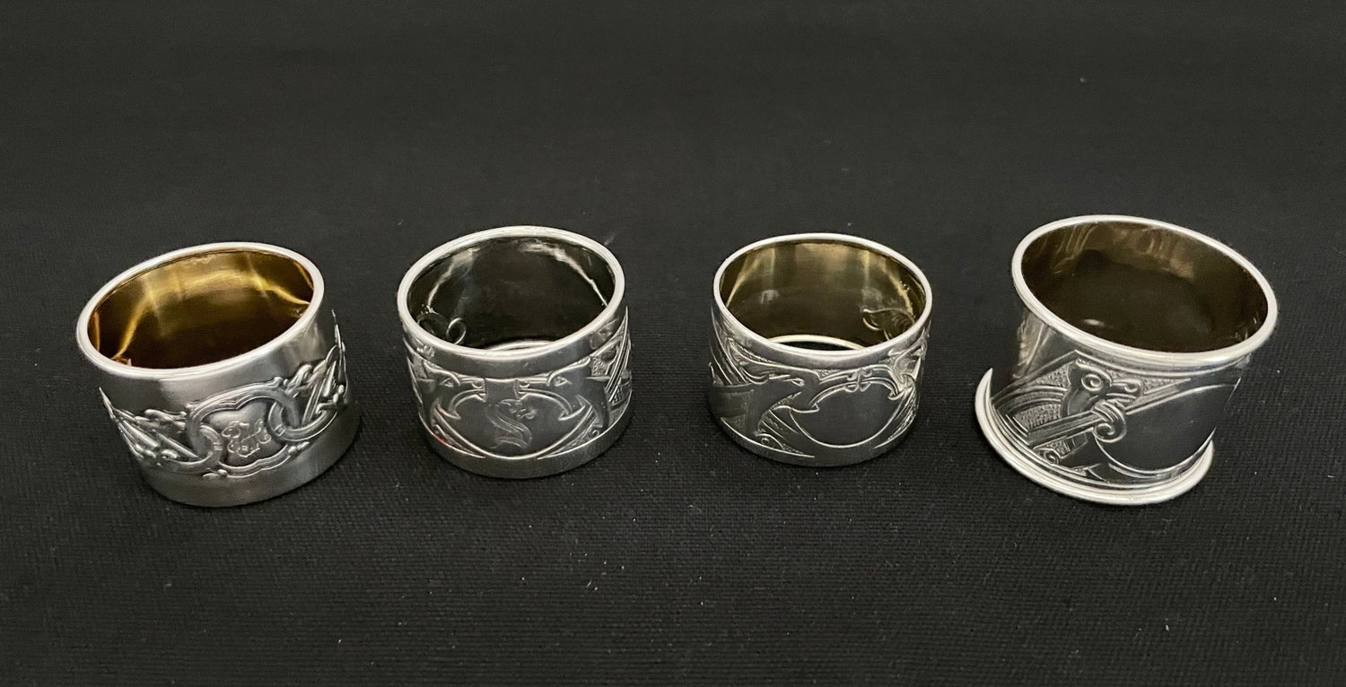 Sølv serviettringer av mange mønster og produsenter i 830s