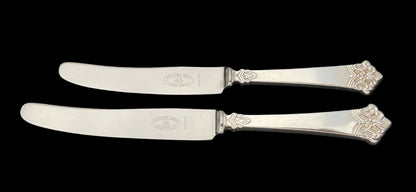 Anitra Sølvbestikk Øverste kniv eldre kniv 210mm, nederste eldre stor kniv.