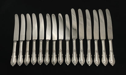 Liten kniv og stor kniv med eldre knivblader