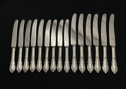 Liten kniv og stor kniv med eldre knivblader