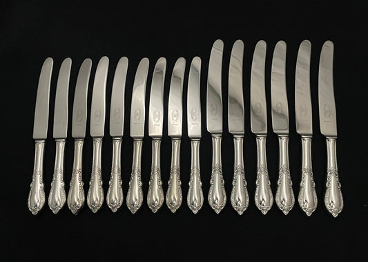 Liten kniv og stor kniv med eldre knivblader