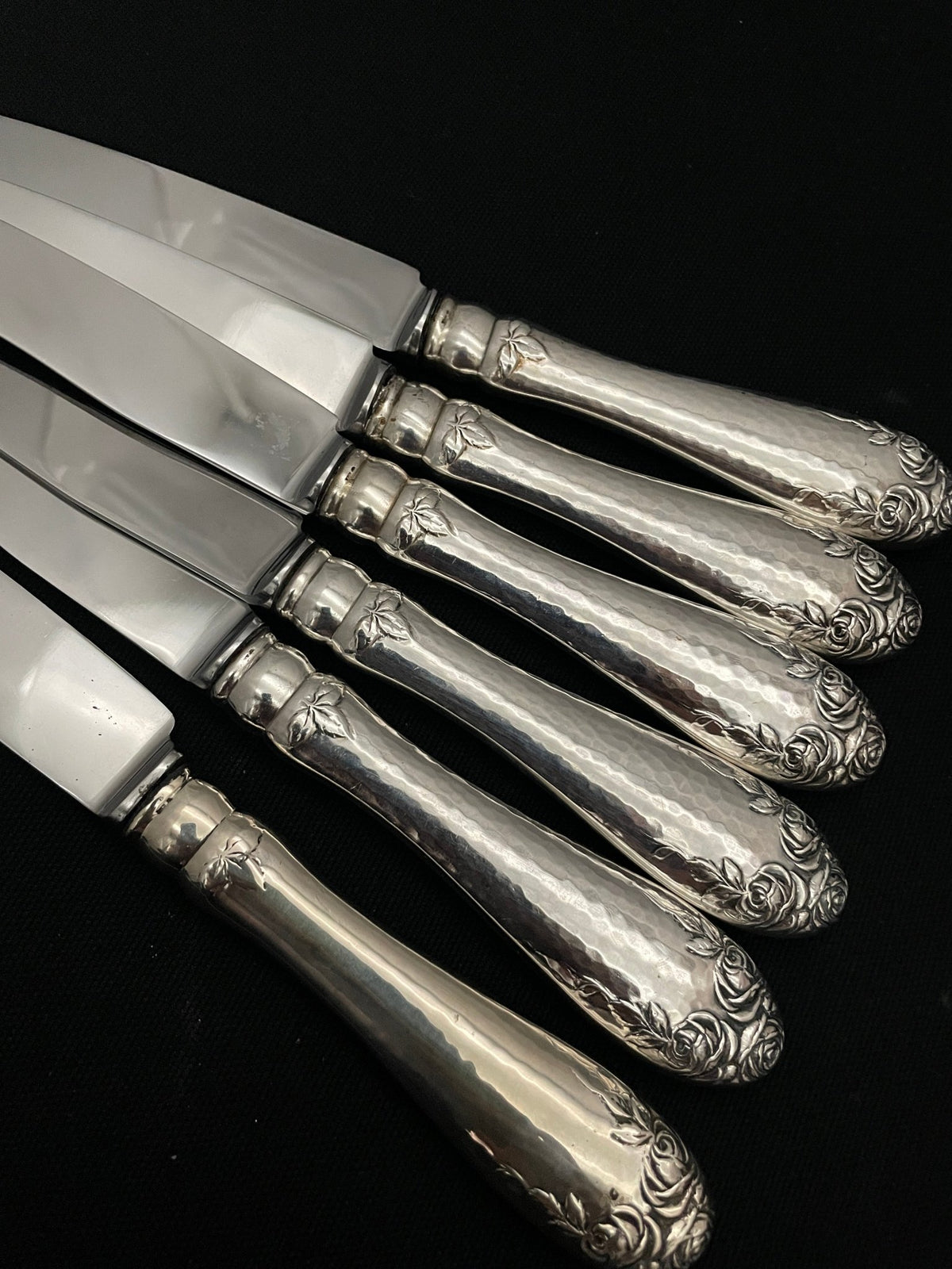 Hamret Rose sølvbestikk kniv detaljer bakside