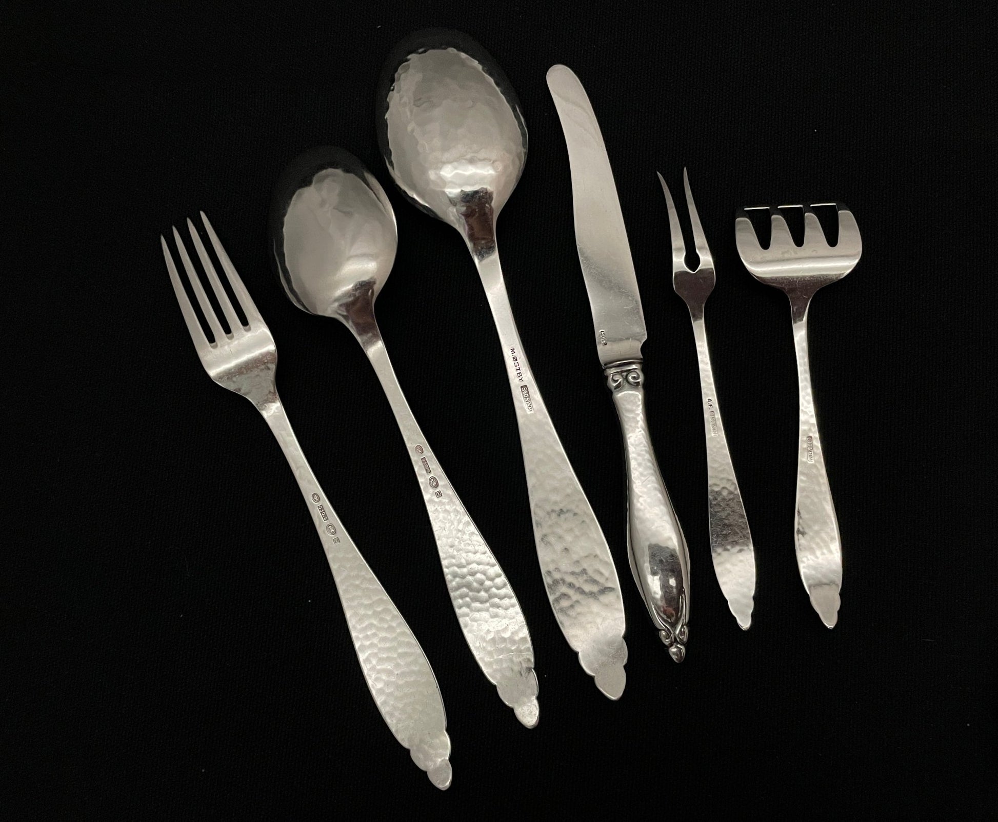 Hamret sølvbestikk bakside stempel