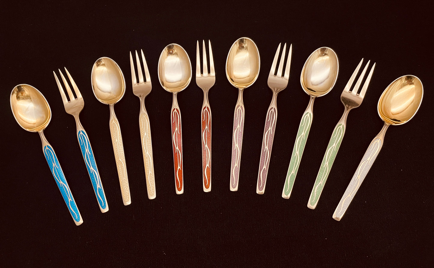 Sølv kake gaffel og dessertskje med email i 925s av Th Marthinsen