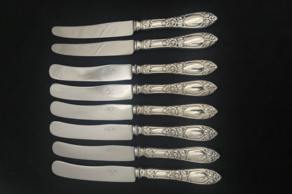 Store kniver i Opphøyet Rose 830s av Th Marthinsen