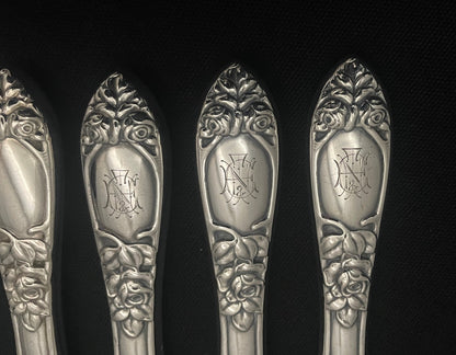 Store kniver i Opphøyet Rose 830s av Th Marthinsen