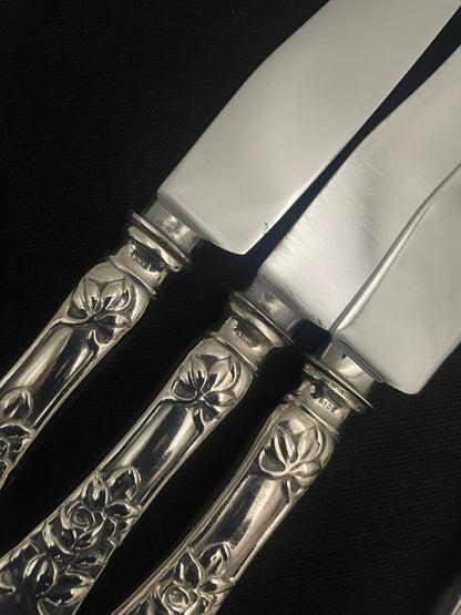 Store kniver i Opphøyet Rose 830s av Th Marthinsen