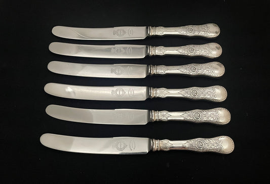 Flat Rose store kniver i 830s