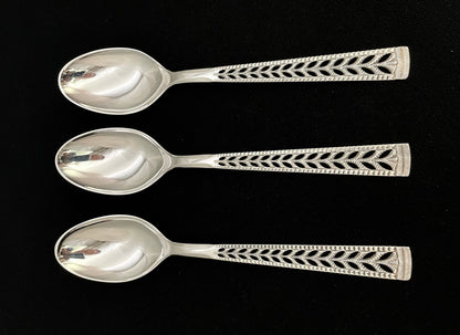 Jewel silver in cutlery and serving pieces in the 830s by N Hansens Sølv.