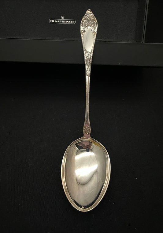 Grøtskje i sølv i 830s i Opphøyet Rose