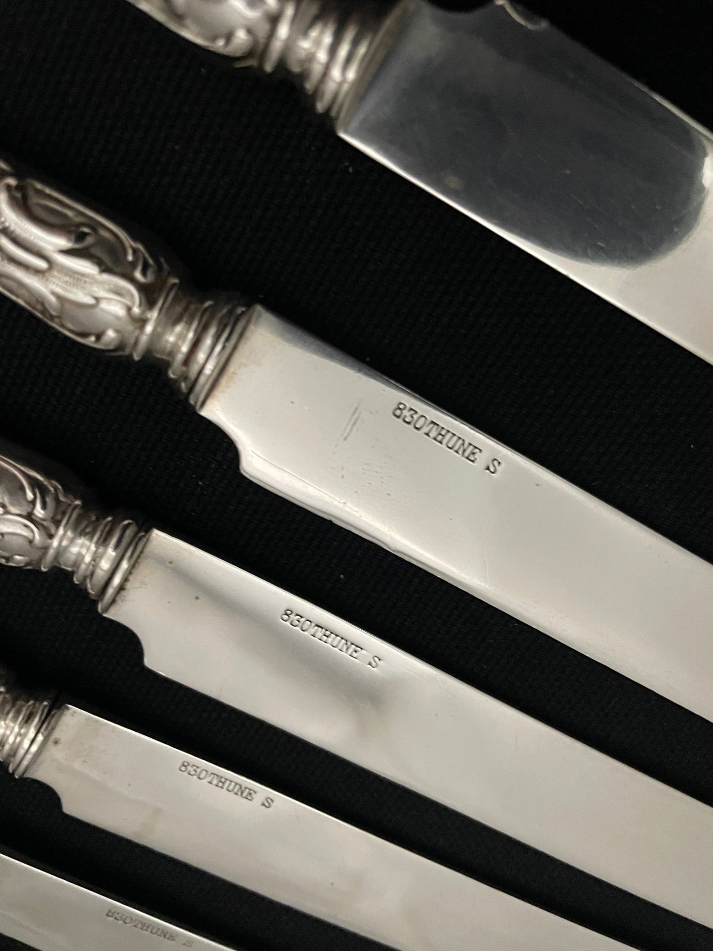 Rococco sølvbestikk kniver i 830s helsølv av Thune