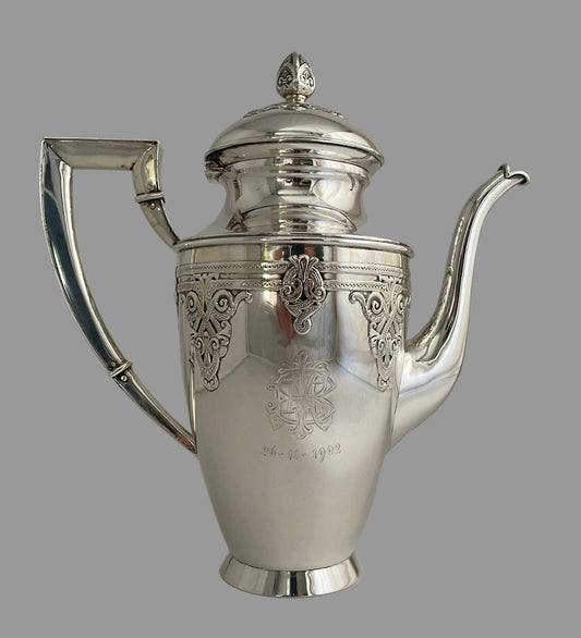 Kaffekanne i Dragestil sølv i 830s av Thune