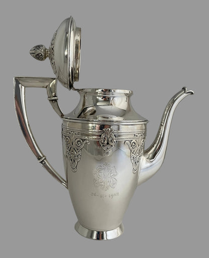 Kaffekanne i Dragestil sølv i 830s av Thune gravert foran