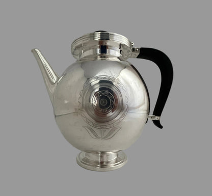 Kanne sølv i 830s av David Andersen detaljer på siden