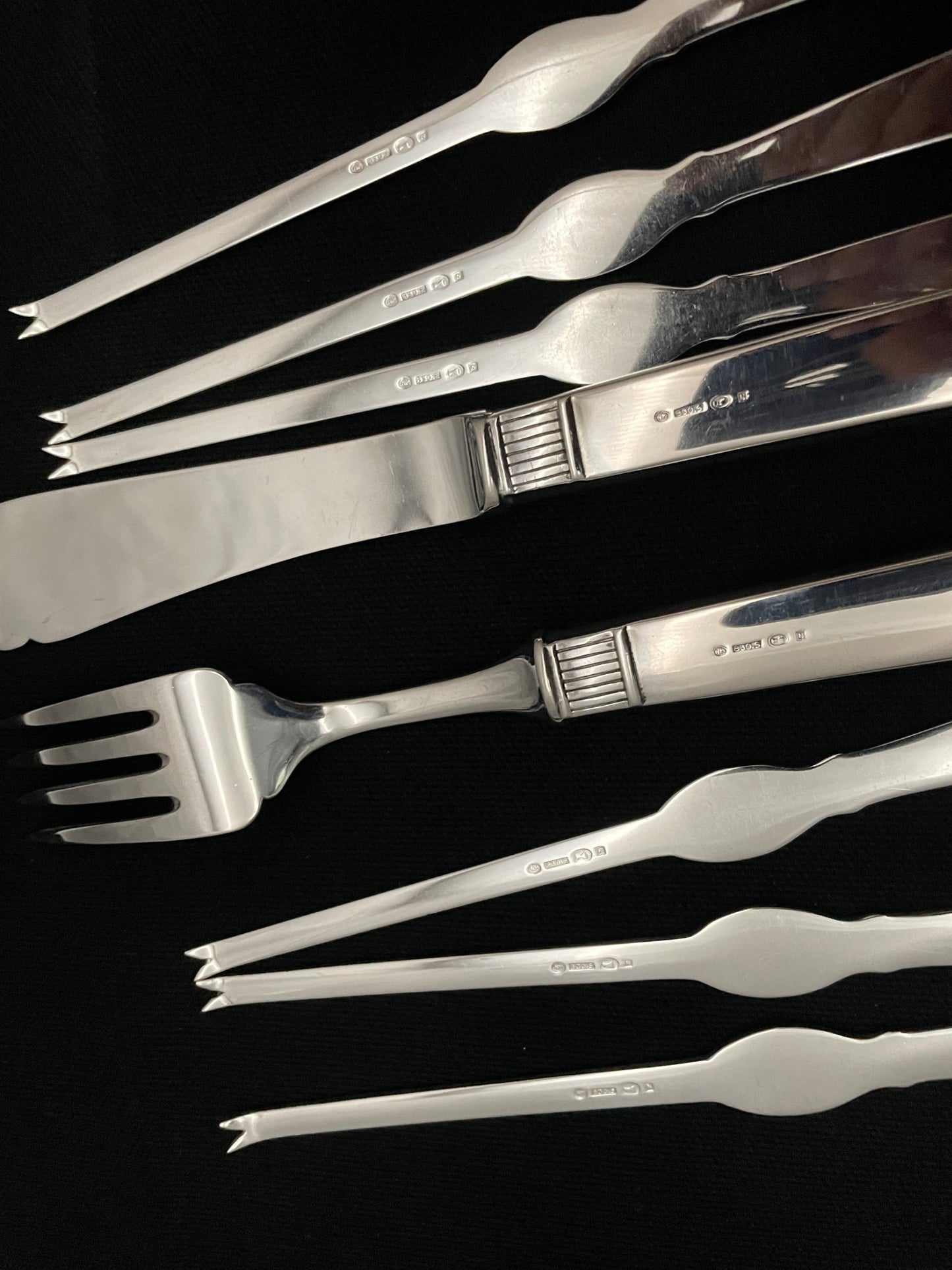 Prins Harald Sølvbestikk Hummer gaffel Fiskebestikk bakside