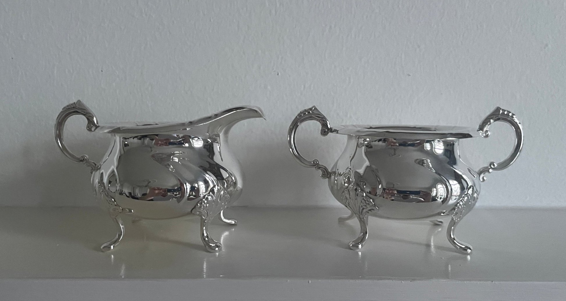 Sett nr 2 Fløtemugge og Sukkerkopp Aksel Holmsen fra siden