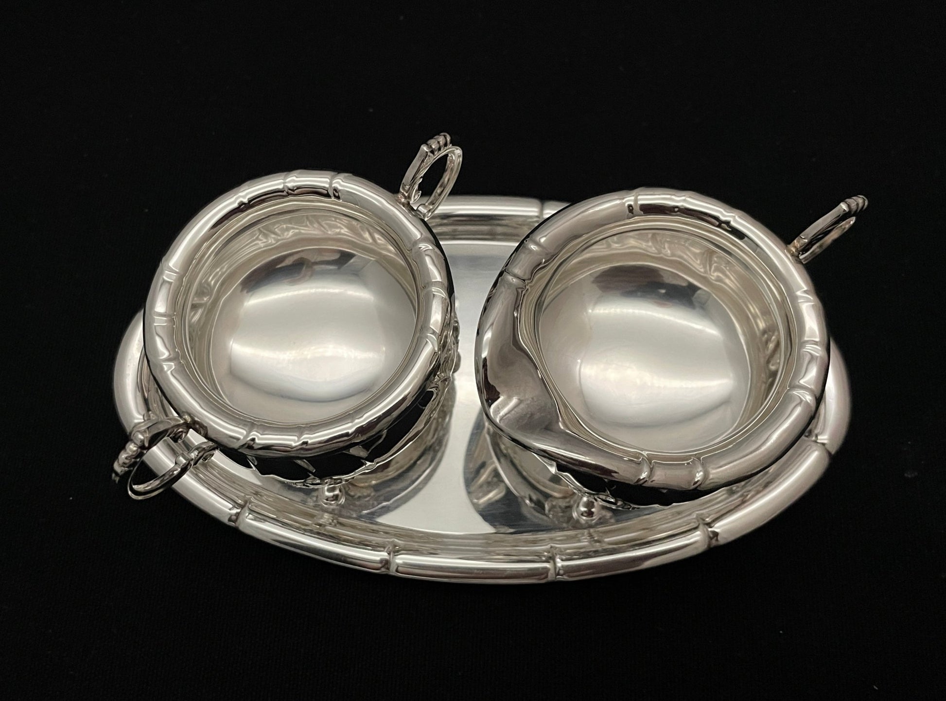 Sett nr 2 Flotemugge og Sukkerkopp Aksel Holmsen på brett