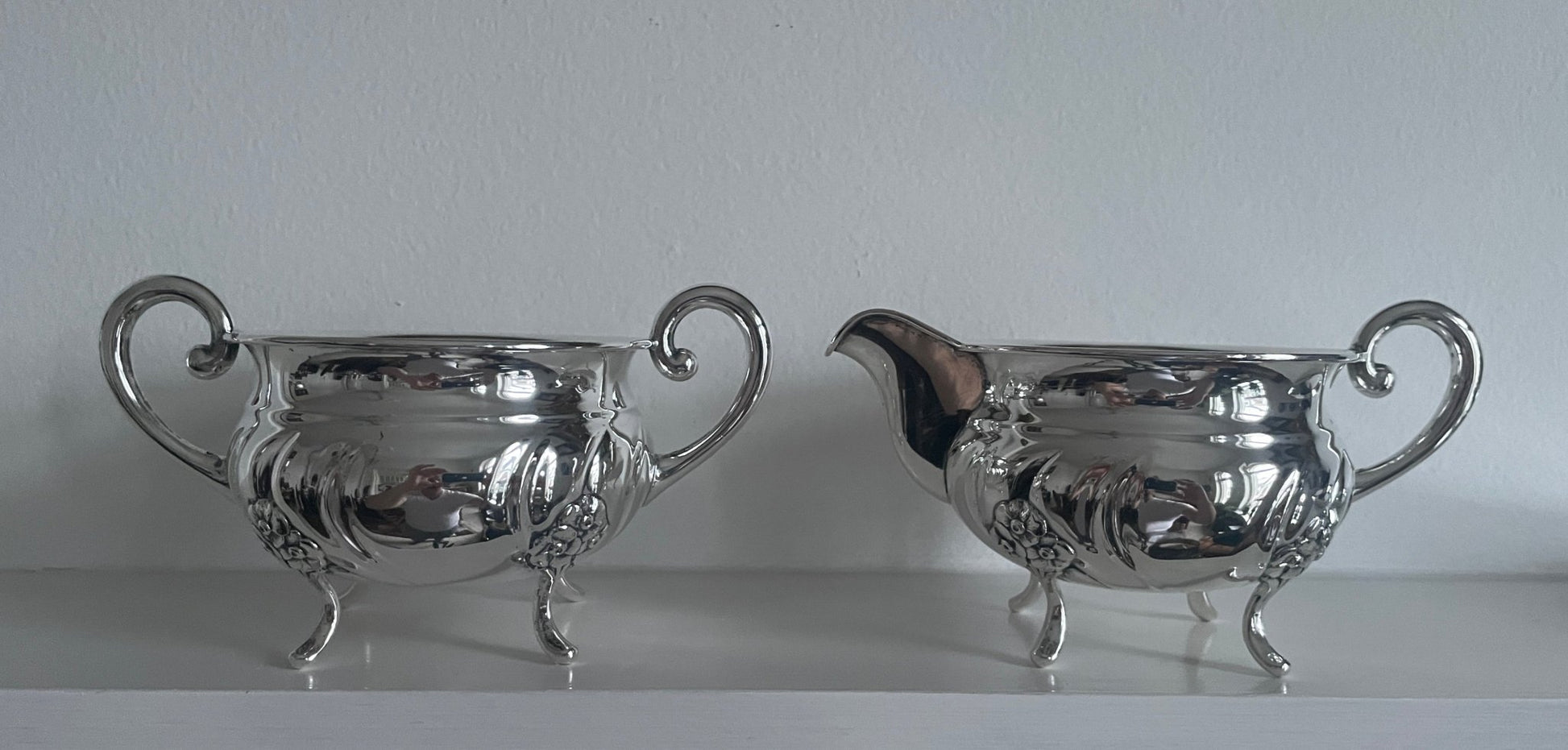 Sett nr 4 Fløtemugge og Sukkerkopp Magnus Aase fra siden