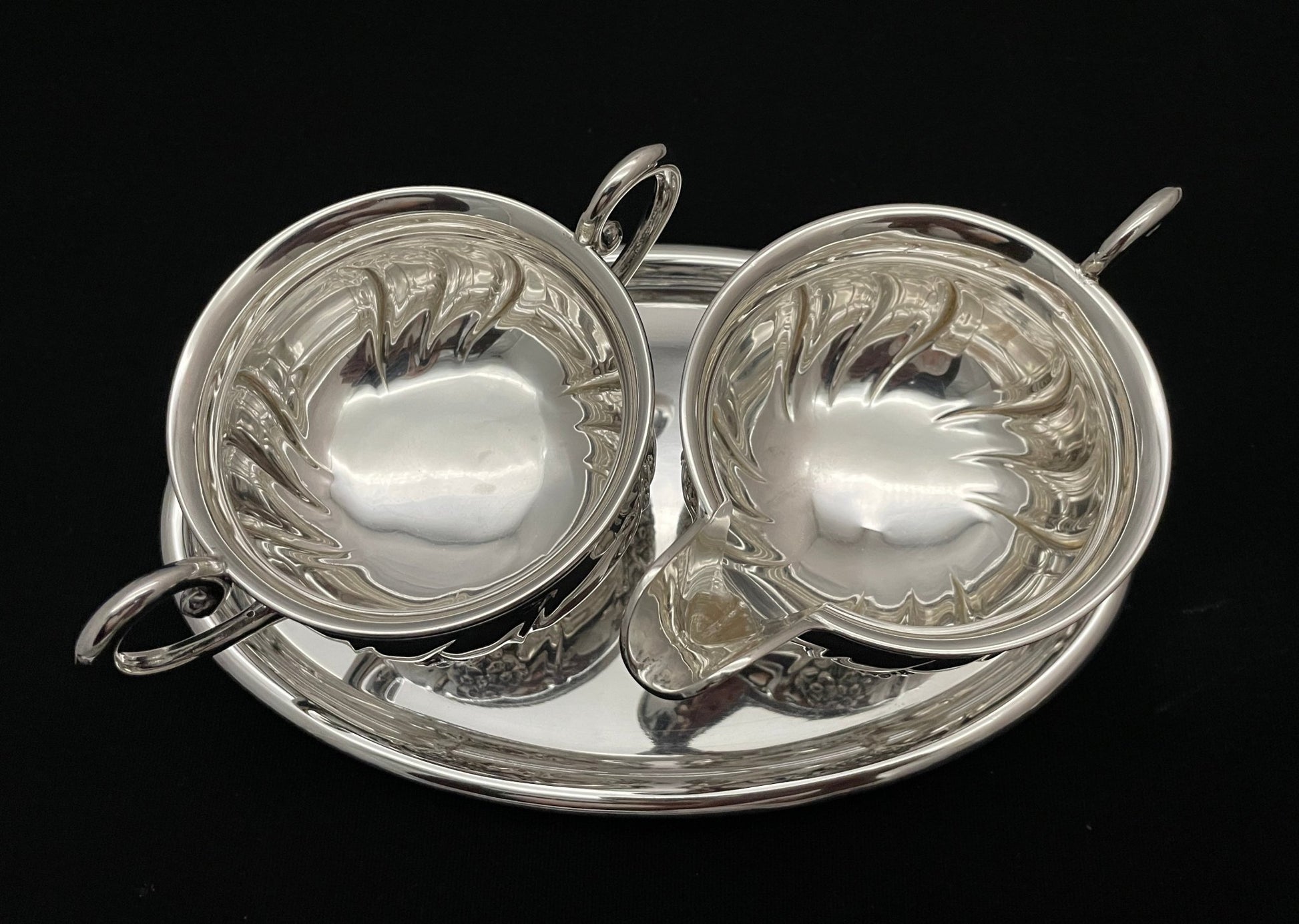 Sett nr 4 Fløtemugge og Sukkerkopp Magnus Aase på  brett