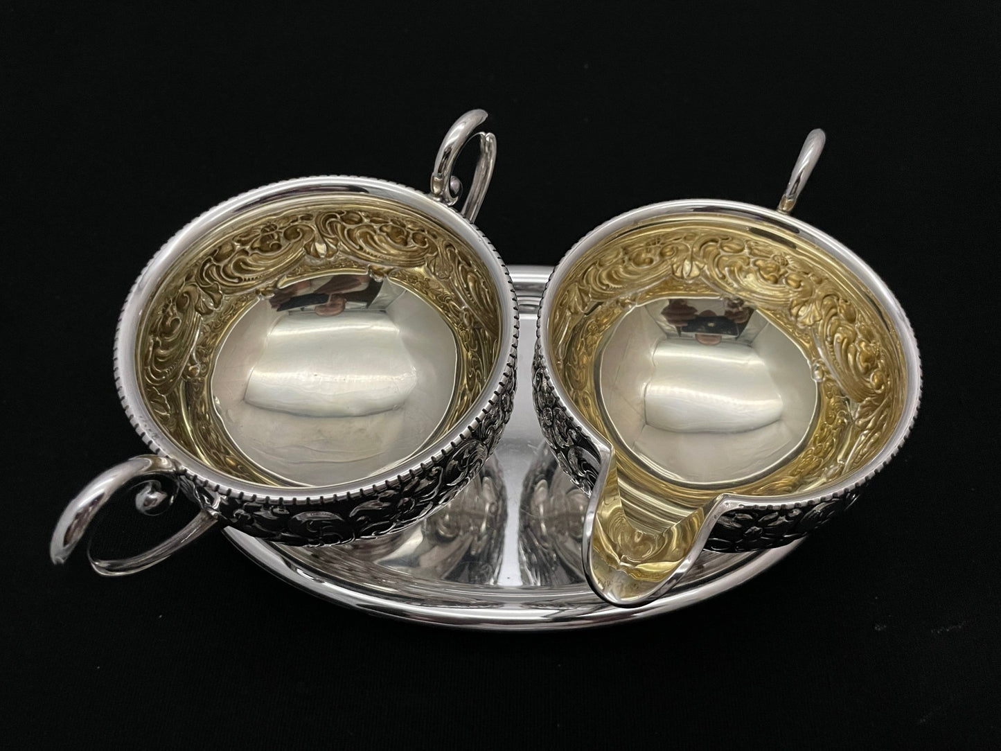 Sett nr 3 Fløtemugge og Sukkerkopp Magnus Aase ovenfra på brett