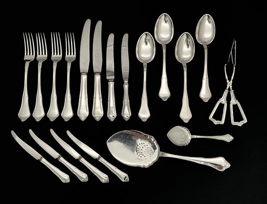 Ragnhild silverware in 830s something made by Marius Hammer.