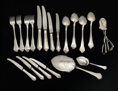 Ragnhild silverware in 830s something made by Marius Hammer.