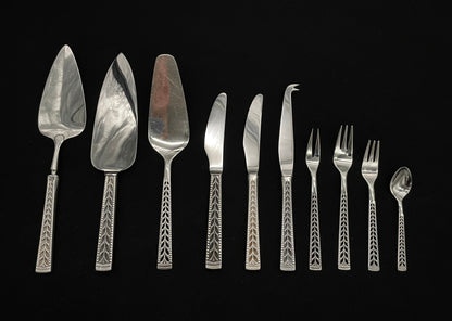 Jewel silver in cutlery and serving pieces in the 830s by N Hansens Sølv.