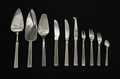 Jewel silver in cutlery and serving pieces in the 830s by N Hansens Sølv.