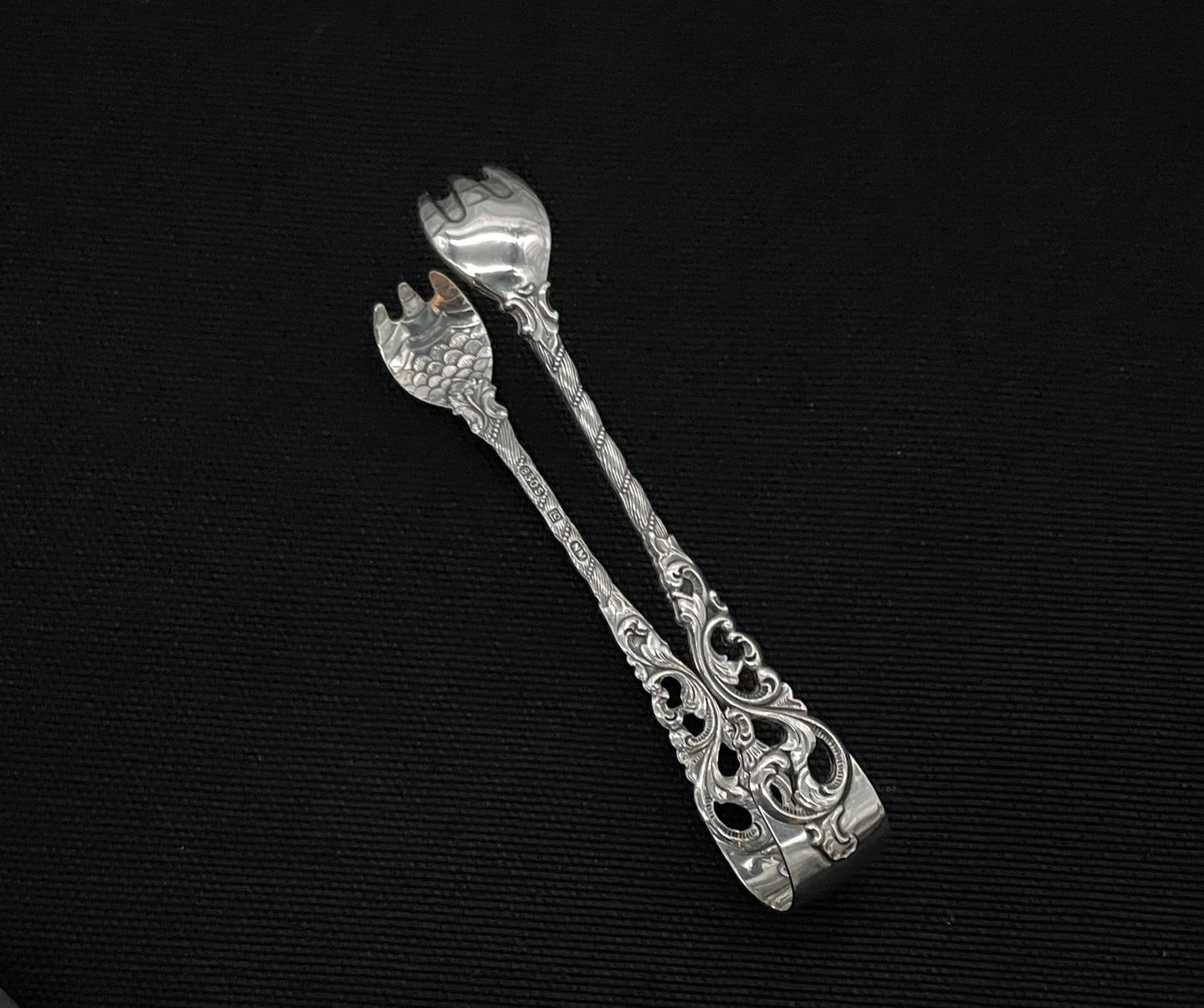 Double Rococo silver butter shovel and other parts in the 830s by Brødrene Lohne