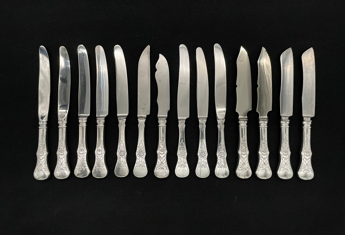 Flat Rose knives in silver in many varieties, all in 830s