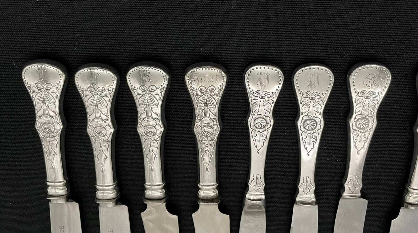 Flat Rose knives in silver in many varieties, all in 830s