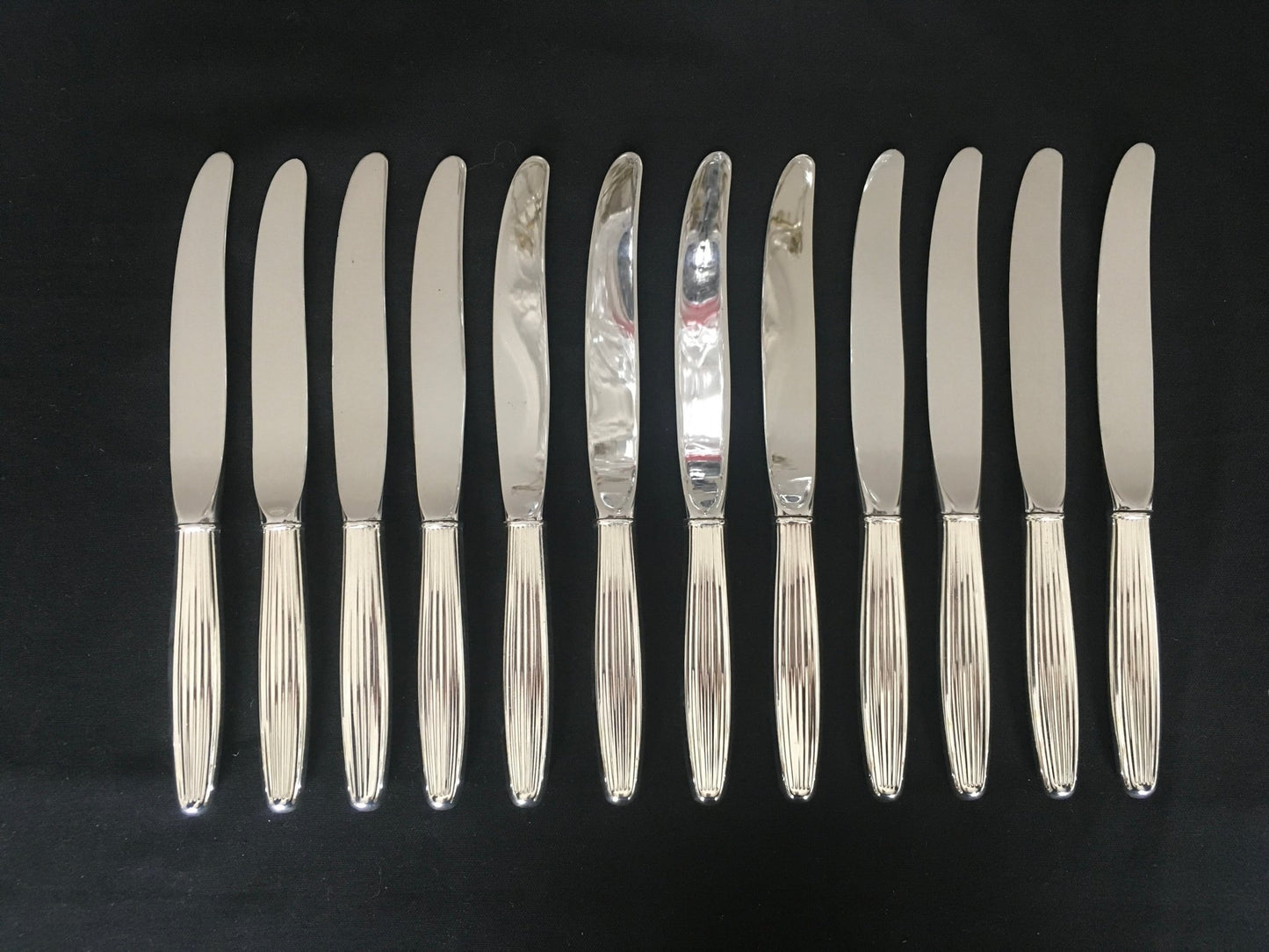 Åre store og små kniver i 830s fra Th Olsens Eftf. og Tostrup.