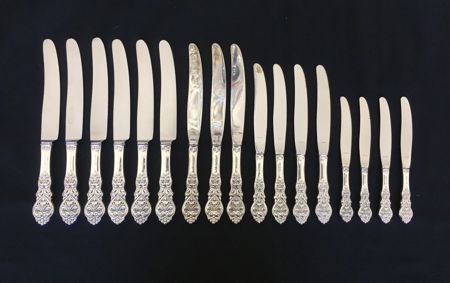 Valdres silver knives in various sizes in the 830s by Th Marthinsen