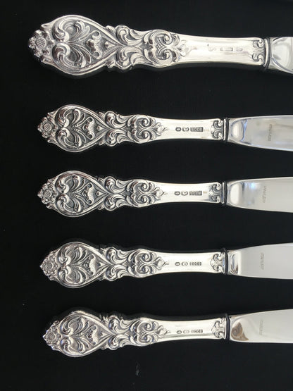 Valdres silver knives in various sizes in the 830s by Th Marthinsen