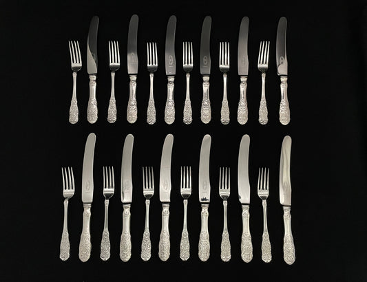 The Nilsen brothers silver forks and large knives in the 830s