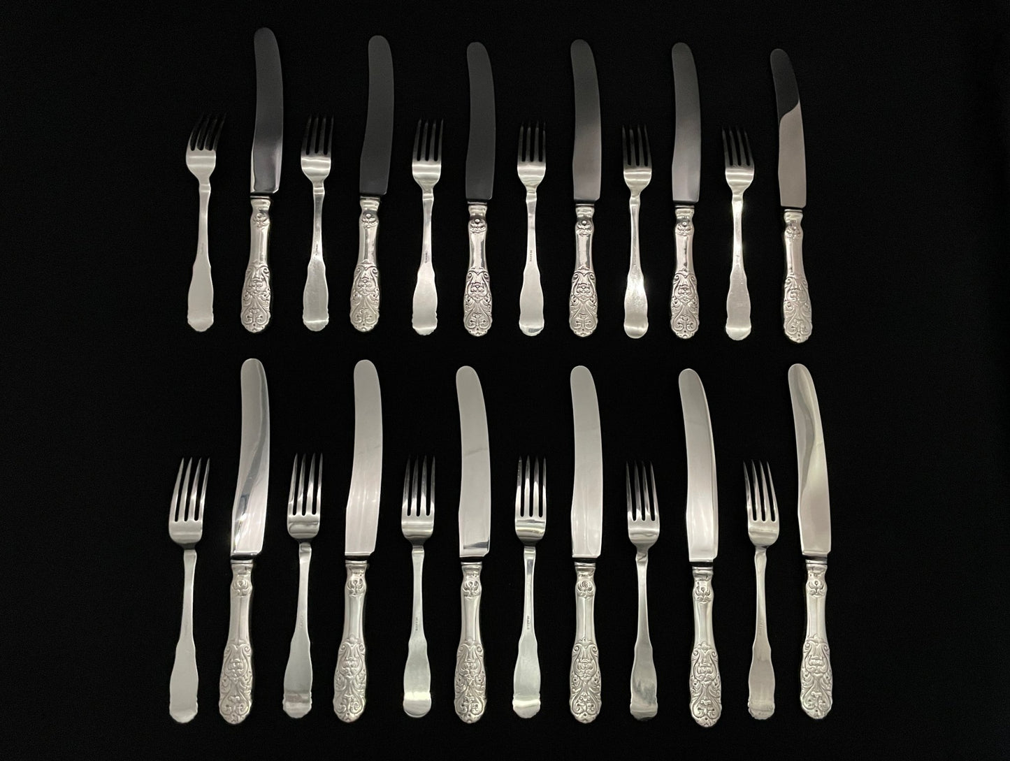 The Nilsen brothers silver forks and large knives in the 830s