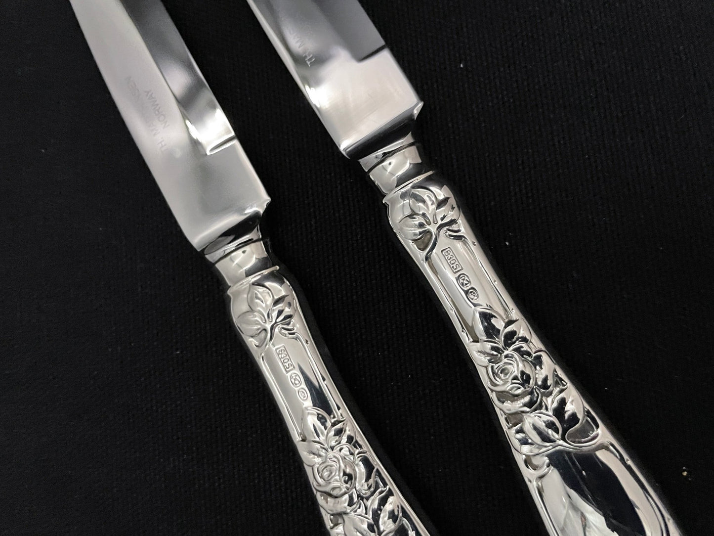 Sublime Rose steak knife in the 830s by Th Marthinsen