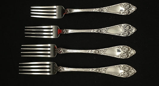 Opphøyd Rose gafler i ny modell og eldre gafler i 830 sølv