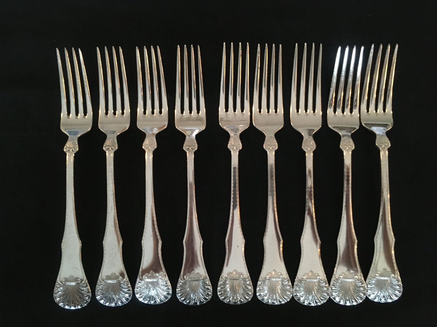 Queen silver knife, fork, spoon and other serving parts in 830s Tostrup