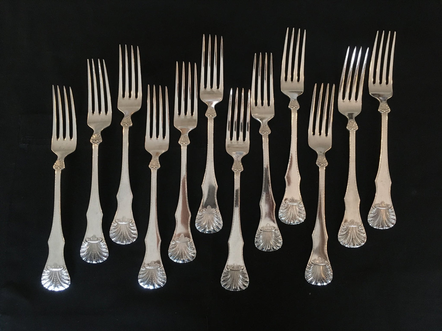 Queen silver knife, fork, spoon and other serving parts in 830s Tostrup