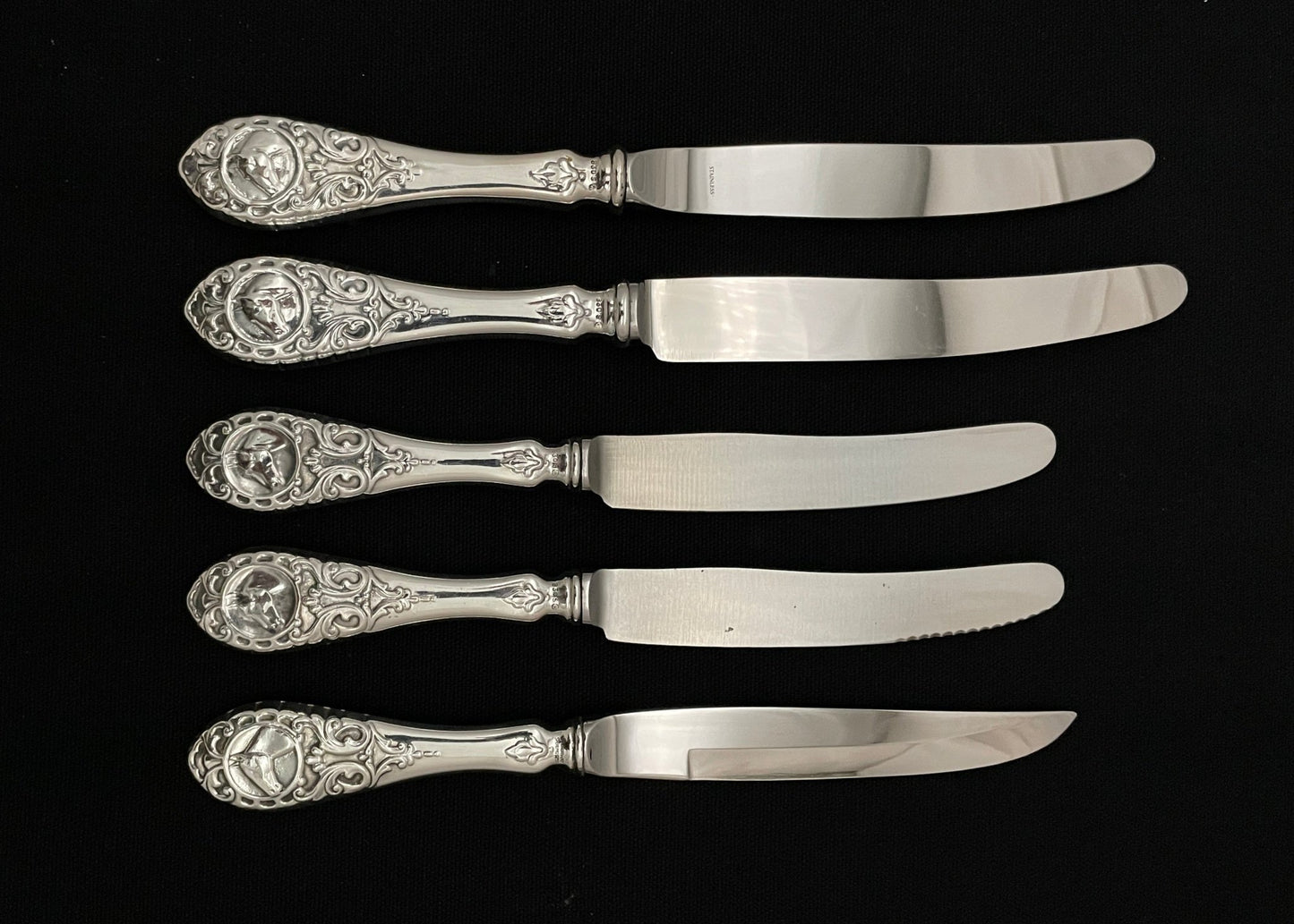 Running silver cutlery knives in 830s by David Andersen.